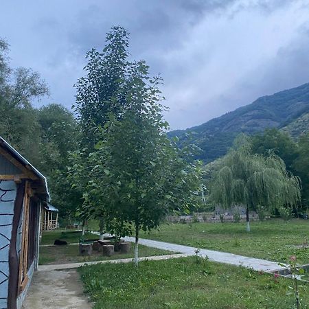Basuta Guesthouse Kapan Екстер'єр фото