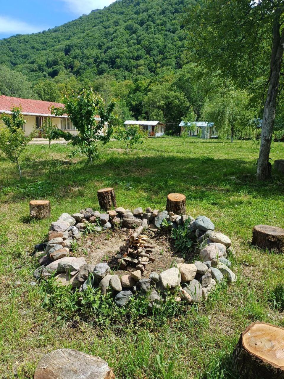 Basuta Guesthouse Kapan Екстер'єр фото