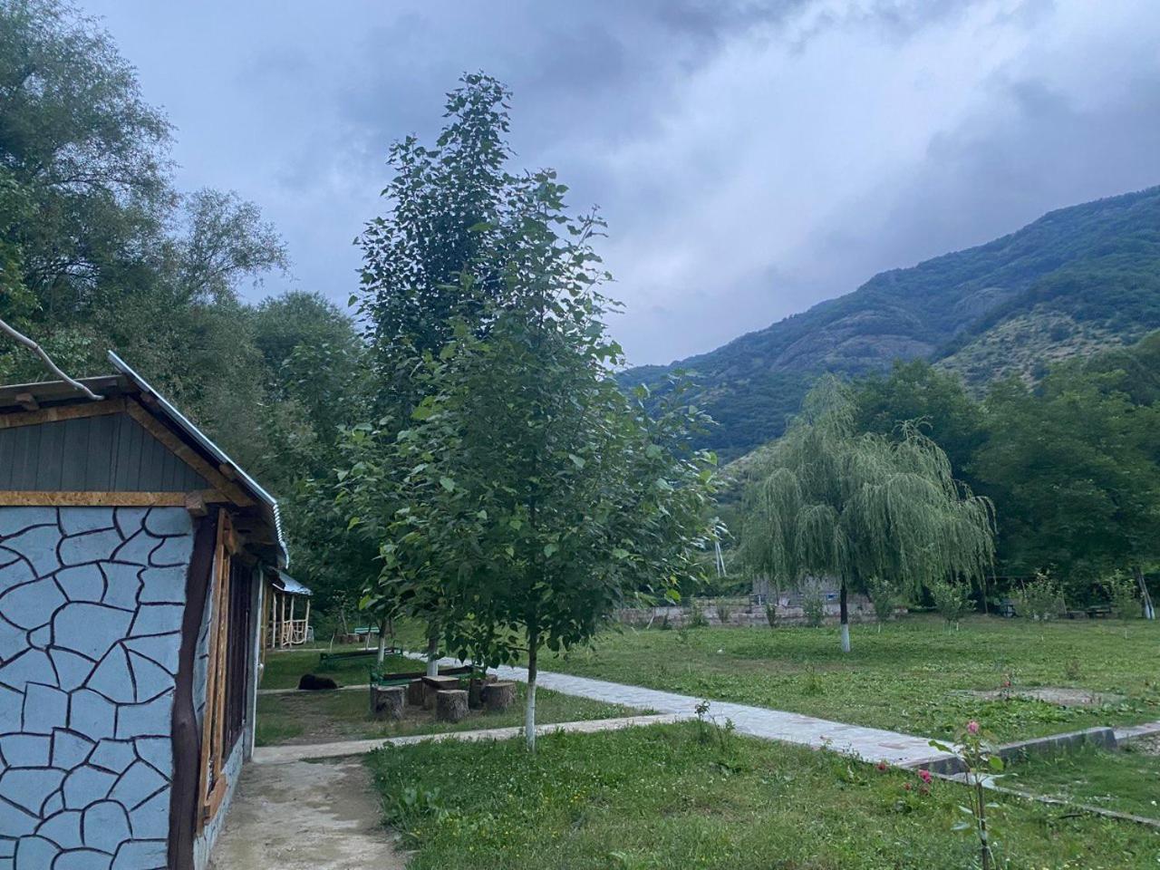 Basuta Guesthouse Kapan Екстер'єр фото