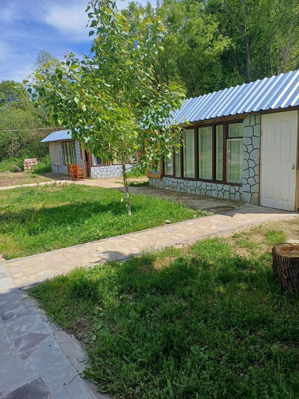 Basuta Guesthouse Kapan Екстер'єр фото
